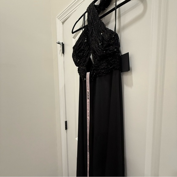 IEENA FOR MAC DUGGAL Black Sequined Cross Neck Halter Jumpsuit - Picture 8 of 11